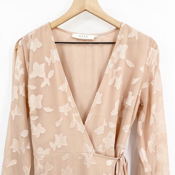 ASTR The Label Floral Blush Burnout Slit‎ Sleeve Wrap Dress Size Medium - Picture 5 of 11